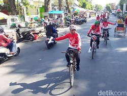 17 Relawan Ini Ngonthel Kebangsaan dari Bojonegoro ke Istana Negara