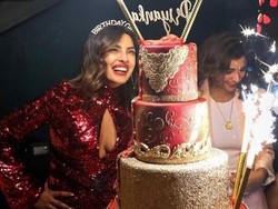 Priyanka Chopra Dapat Kejutan Cake Mewah 5 Tingkat dari Nick Jonas