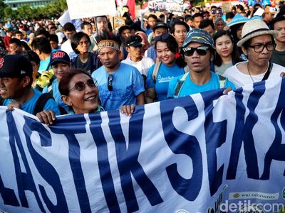 Momen Susi Hingga Slank Pawai Bebas Plastik di CFD
