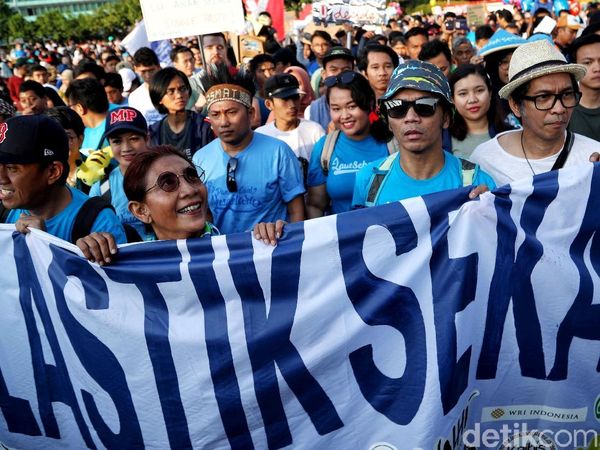 Momen Susi Hingga Slank Pawai Bebas Plastik di CFD