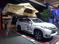 Keluarga Ini Bertualang Keliling Dunia dengan Pajero Sport