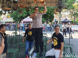 Ratusan Pencinta Burung Geruduk Mapolresta Kediri Siang Tadi, Ada Apa? Ratusan Pencinta Burung Geruduk Mapolresta Kediri Siang Tadi, Ada Apa?
