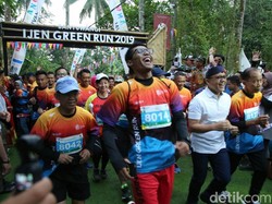 Bupati Azwar Anas Lepas Banyuwangi Ijen Green Run