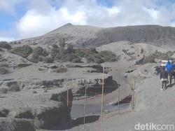 Petugas Gabungan Patroli di Bromo untuk Antisipasi Wisatawan Nakal