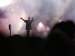 Malam Minggu Sempurna dengan Keromantisan Daniel Caesar