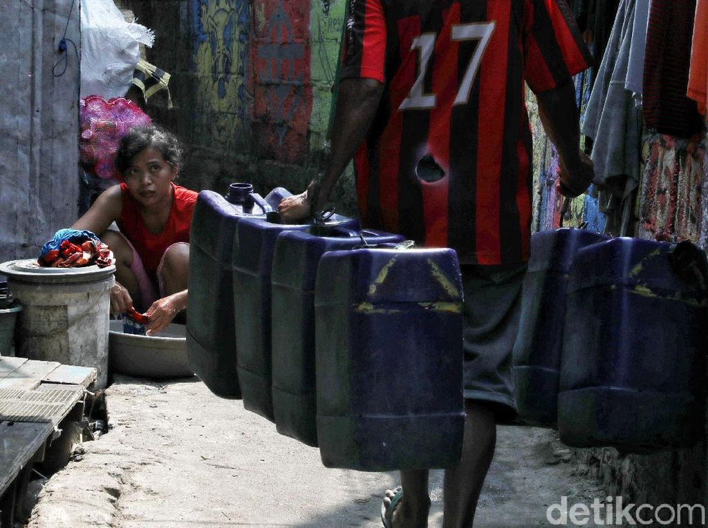 Rencana Besar Anies Baswedan Atasi Sulitnya Akses Air Bersih Rencana Besar Anies Baswedan Atasi Sulitnya Akses Air Bersih
