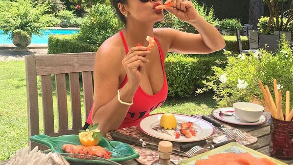 Kulineran Seru Salma Hayek, Aktris yang Siap Ramaikan Film Eternals Besutan Marvel