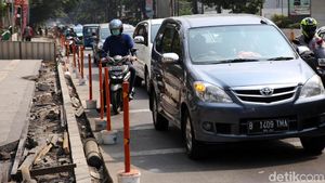 Jalan Menyempit, Cikini Raya Padat Merayap