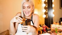 Sukses Manggung di WTF, Anne-Marie Ternyata Hobi Makan Donat dan Es Krim
