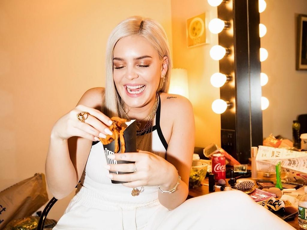Sukses Manggung di WTF, Anne-Marie Ternyata Hobi Makan Donat dan Es Krim Sukses Manggung di WTF, Anne-Marie Ternyata Hobi Makan Donat dan Es Krim