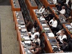 BI Turunkan Bunga Acuan, DPR Tepuk Tangan