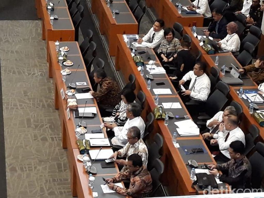 BI Turunkan Bunga Acuan, DPR Tepuk Tangan BI Turunkan Bunga Acuan, DPR Tepuk Tangan