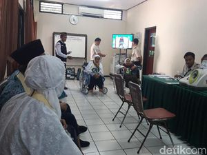 22 Calhaj Embarkasi Surabaya Ditunda Keberangkatannya, Kenapa? 22 Calhaj Embarkasi Surabaya Ditunda Keberangkatannya, Kenapa?