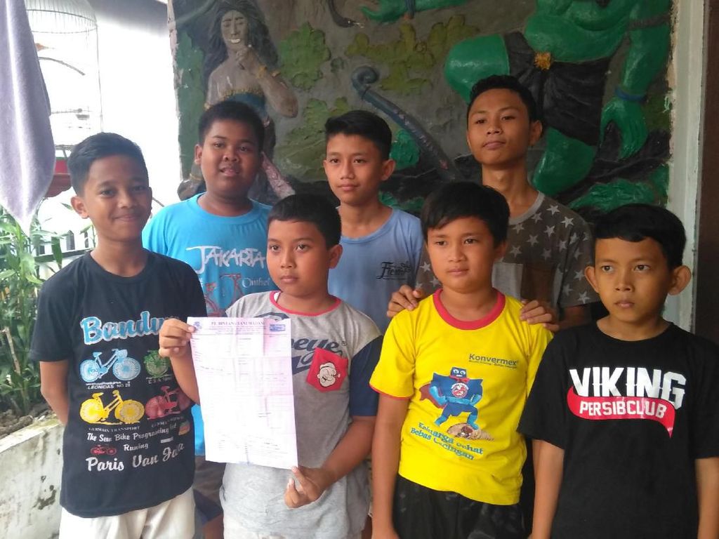 Inspiratif! 7 Bocah Asal Bogor Tabung Uang untuk Beli Hewan Kurban Inspiratif! 7 Bocah Asal Bogor Tabung Uang untuk Beli Hewan Kurban