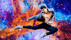 Kenalan dengan Simu Liu, Dari Ekstras Hingga Jadi Bintang Shang-Chi