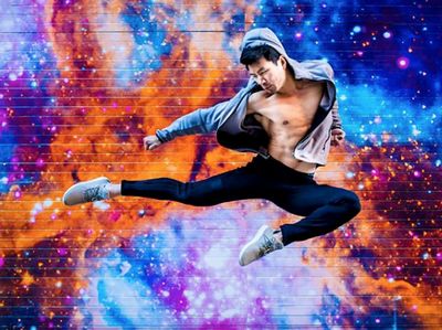 Kenalan dengan Simu Liu, Dari Ekstras Hingga Jadi Bintang Shang-Chi