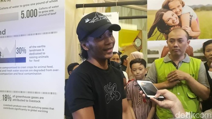 Kaka Slank mengaku diet vegan membuatnya lebih gampang pulih usai nyanyi. (Foto: Nabila Ulfa Jayanti/detikHealth)