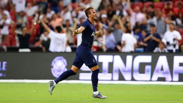 Harry Kane mencetak salah satu gol terbaik sepanjang kariernya saat menjebol gawang Juventus dari tengah lapangan (Pakawich Damrongkiattisak/Getty Images) Harry Kane mencetak salah satu gol terbaik sepanjang kariernya saat menjebol gawang Juventus dari tengah lapangan (Pakawich Damrongkiattisak/Getty Images)