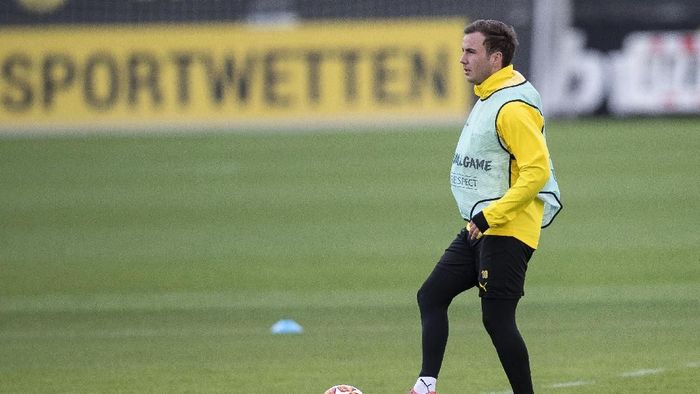 Mario Goetze tengah berada di persimpangan kariernya bersama Dortmund (Maja Hitij/Getty Images) Mario Goetze tengah berada di persimpangan kariernya bersama Dortmund (Maja Hitij/Getty Images)