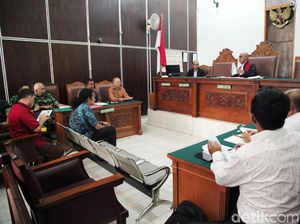 Kivlan Zen Ngadu ke Menhan, Minta Penahanannya Ditangguhkan Kivlan Zen Ngadu ke Menhan, Minta Penahanannya Ditangguhkan