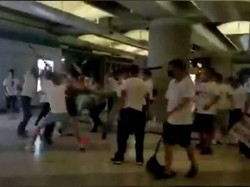 Demonstran Hong Kong Diserang Gerombolan Pria Berbaju Putih, 45 Orang Luka