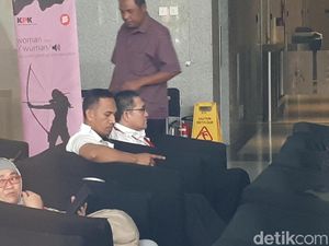 KPK Periksa Anggota DPR F-PAN Sukiman Tersangka Suap KPK Periksa Anggota DPR F-PAN Sukiman Tersangka Suap