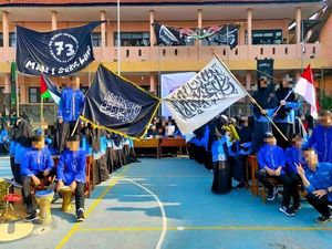 Tentang Bendera Hitam/Putih Bertuliskan Tauhid yang Dianggap Meresahkan Tentang Bendera Hitam/Putih Bertuliskan Tauhid yang Dianggap Meresahkan