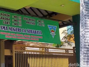 Spanduk SMAN 14 Surabaya yang Bertuliskan Prestasi: No Sudah Diganti