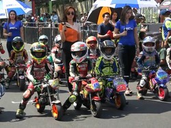 Aksi Pembalap Cilik di Road Race Mini GP Probolinggo