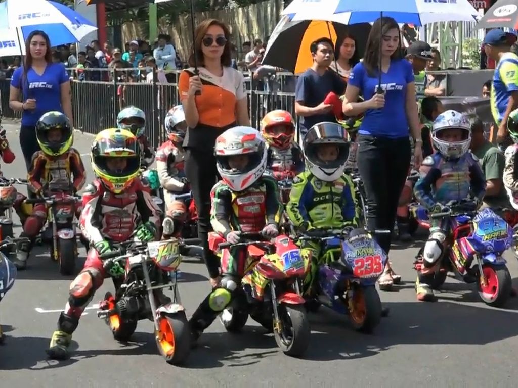 Aksi Pembalap Cilik di Road Race Mini GP Probolinggo Aksi Pembalap Cilik di Road Race Mini GP Probolinggo