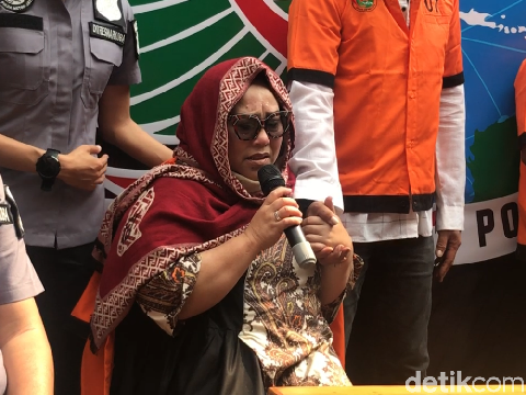 Terisak, Nunung Minta Maaf pada Suami