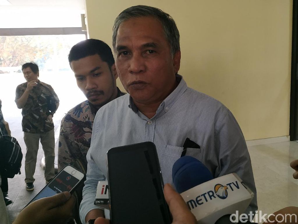 Eks Komandan Tim Mawar Lengkapi Syarat Adukan Majalah Tempo ke Bareskrim Eks Komandan Tim Mawar Lengkapi Syarat Adukan Majalah Tempo ke Bareskrim