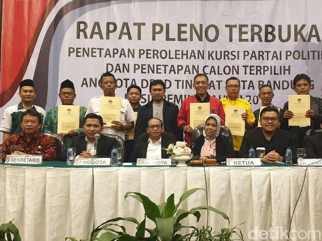 Ini 50 Nama Anggota DPRD Kota Bandung Terpilih Periode 2019-2024 Ini 50 Nama Anggota DPRD Kota Bandung Terpilih Periode 2019-2024