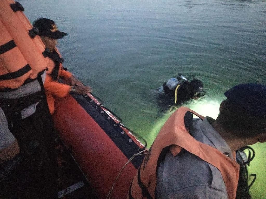 Tim Cari 1 Awak Cessna yang Hilang Terseret Arus hingga Jarak 6 KM Tim Cari 1 Awak Cessna yang Hilang Terseret Arus hingga Jarak 6 KM