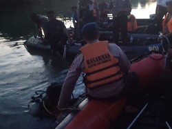 Cari 1 Awak Cessna, Tim SAR Sisir Sungai dan Pantau Pintu Air