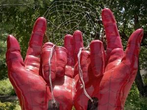 Patung Spider-Man Dicap Setan Tak Akan Dipindah