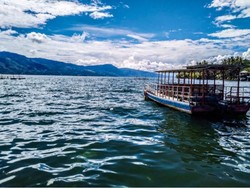 Foto Pesona Danau Singkarak