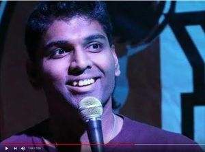 Tragis! Stand Up Comedian Ini Meninggal di Atas Panggung Tragis! Stand Up Comedian Ini Meninggal di Atas Panggung