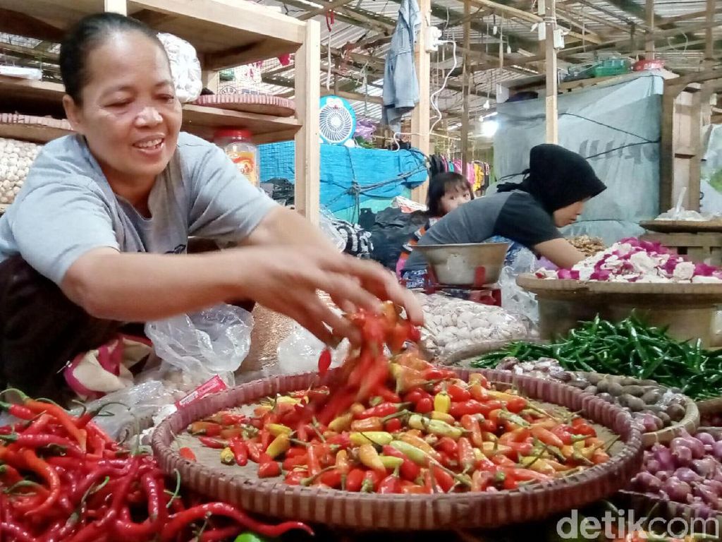 Harga Cabai Diprediksi Turun Awal Agustus Harga Cabai Diprediksi Turun Awal Agustus