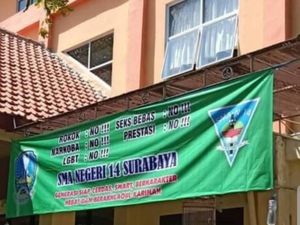 Viral Foto Spanduk SMAN 14 Surabaya Bertuliskan Prestasi: No