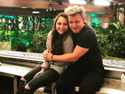 Manisnya Pose Kuliner Megan Ramsay, Putri Gordon Ramsay yang Baru Lulus Kuliah