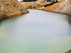 Danau yang Sangat Cantik Tapi Beracun! Danau yang Sangat Cantik Tapi Beracun!