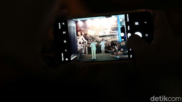 Melihat Kota Jakarta dari Masa ke Masa Lewat Instalasi Hologram