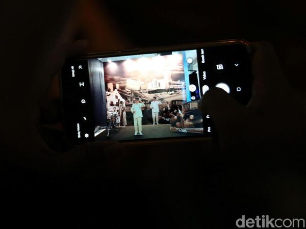 Melihat Kota Jakarta dari Masa ke Masa Lewat Instalasi Hologram