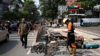 Penampakan Proyek Trotoar Cikini yang Bikin Macet