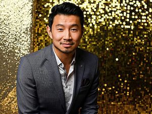 Simu Liu Takut Tak Bisa Selesaikan Shang-Chi karena COVID-19 Simu Liu Takut Tak Bisa Selesaikan Shang-Chi karena COVID-19