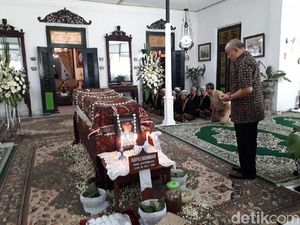Sultan HB X Tak Melayat Adik Tirinya yang Berselisih Soal Suksesi Sultan HB X Tak Melayat Adik Tirinya yang Berselisih Soal Suksesi