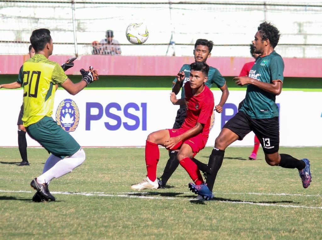 Laga Ujicoba: Timnas U-19 Bantai Persekabpas 4-0 Laga Ujicoba: Timnas U-19 Bantai Persekabpas 4-0