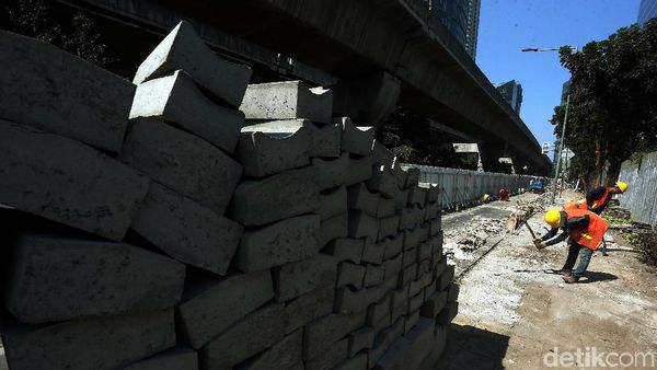 Pedestrian di Jalan Satrio Kuningan Dibenahi