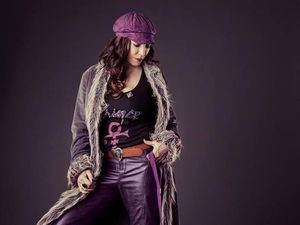 Mantan Model Ini Nikahi Anjing Setelah Gagal Dalam 220 Kencan